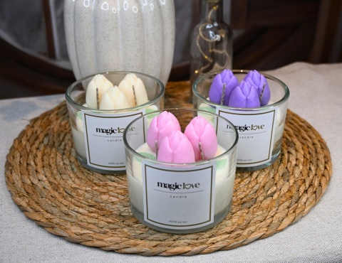 Świeca sojowa bukiet fioletowych tulipanów