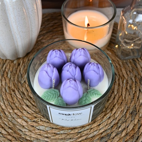 Świeca sojowa duży bukiet fioletowych tulipanów