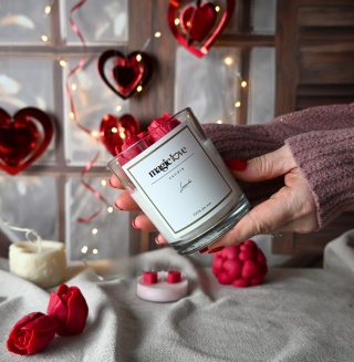 Świeca sojowa małe czerwone tulipany