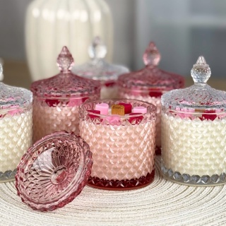 Świeca sojowa różowa cukierniczka LOVE